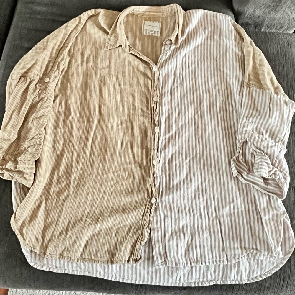 American Eagle over size button up beach shirt. Size Large